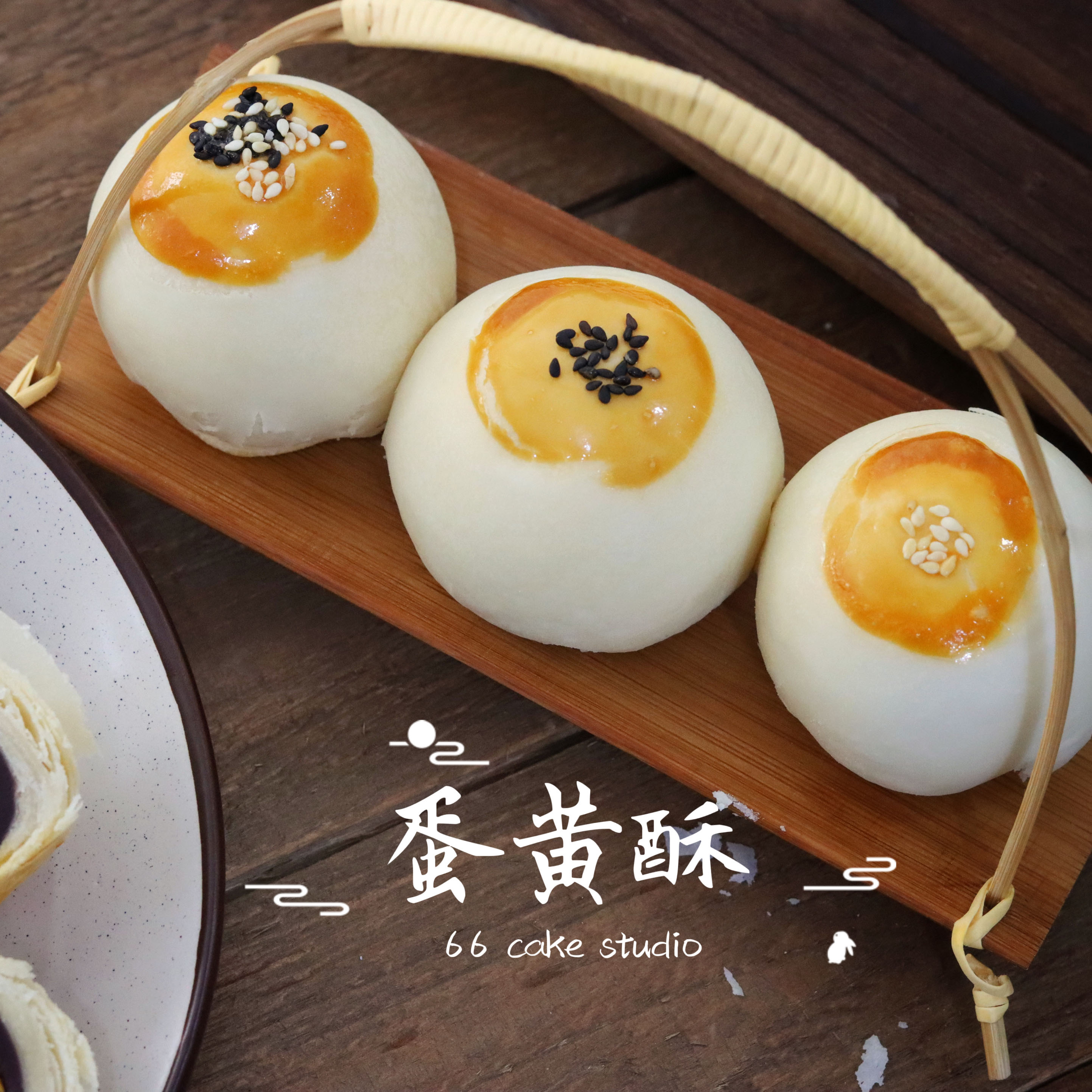 手工现磕咸鸭蛋蛋黄酥伴手礼盒定制豆沙莲蓉甜品酥皮糕点解馋零食 - 图0