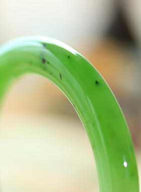 和田玉手镯高品质玉石碧玉点墨玉镯女款苹果绿56mm2天鉴赏期证书