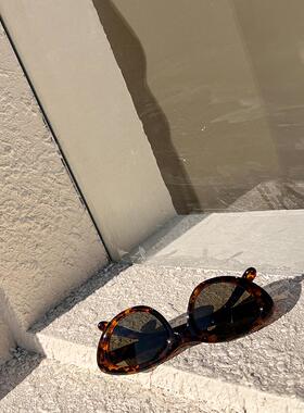 椭圆猫眼字母边墨镜防晒高级感