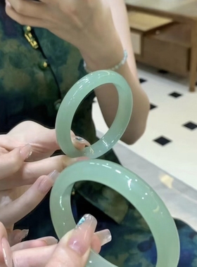 天然冰种晴水色东陵玉手镯女款玉石镯子冰透绿镯送女友礼物高级感