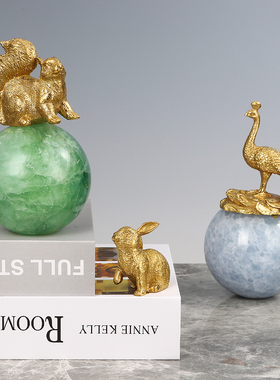 天然水晶球黄铜孔雀松鼠家居摆件