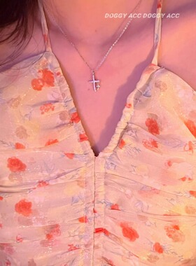 有点设计感的独特双十字架项链