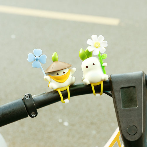 桃源深处有人家 萝萝追风立体树脂摆件 家居可爱电动车配件装饰 - 图0