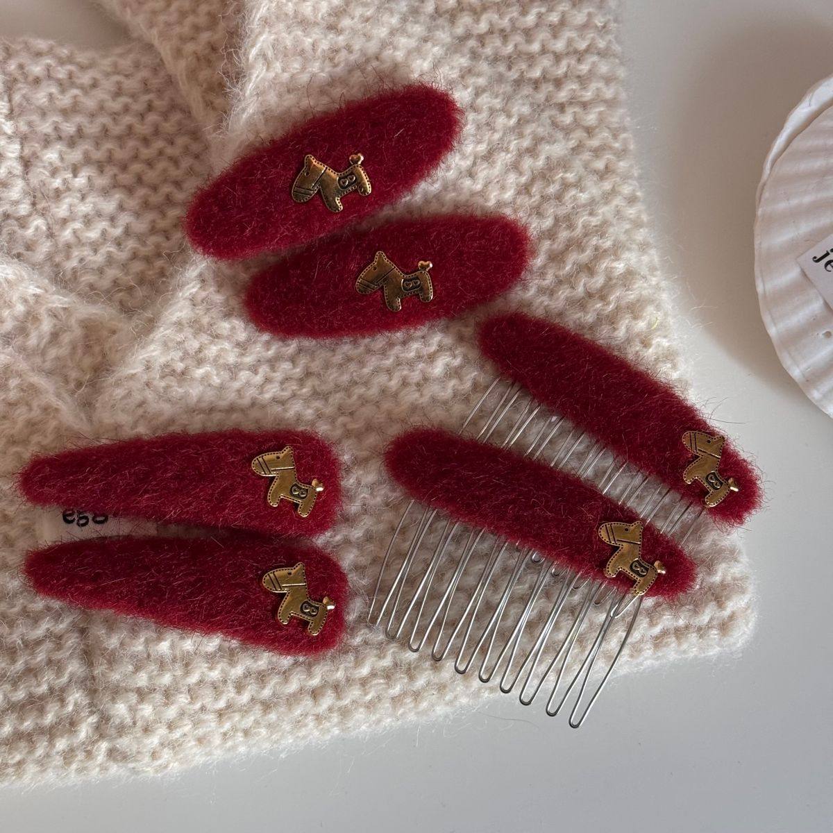 新年红色小金马毛呢发夹女高级感精致发卡高端侧边夹前额刘海夹子,淘宝优惠券,粉丝福利购,淘宝优惠卷