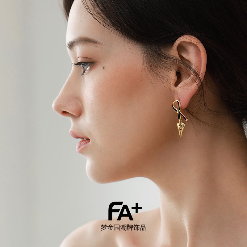 梦金园/FA+ 爱心形耳钉女925银小众设计感时尚轻奢耳环气质耳饰品 - 图0