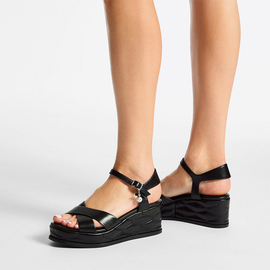 [限时折扣]JIMMY CHOO/ASTRA WEDGE 60 女士珍珠吊饰黑色船跟凉鞋