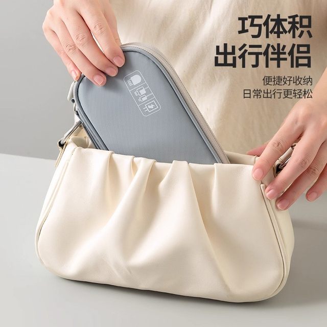 Multifunctional data cable storage bag Mobile phone digital storage travel headphones U disk U shield power cable portable storage bag Multifunctional data cable storage bag Mobile phone digital storage travel headphones U disk U shield power cable portable storage bag