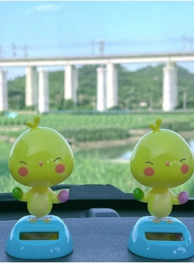 太阳能小鸡摆件办公摆设装饰品汽车内饰用品创意礼品新品