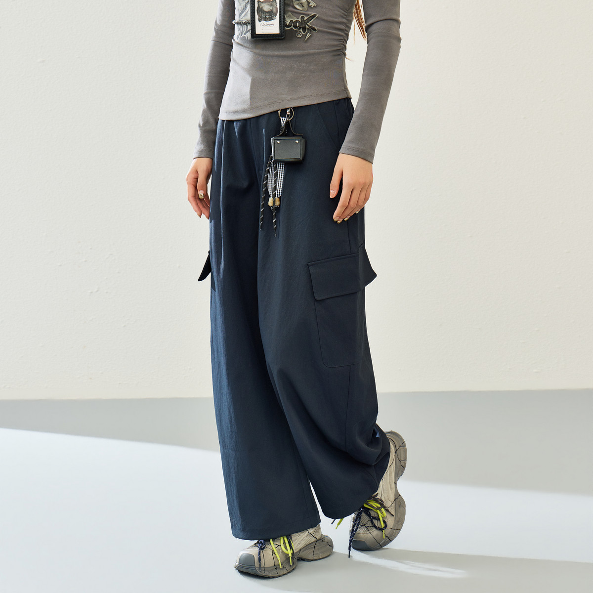 西町村屋百搭休闲直筒裤女2026春新款时尚工装裤含挂坠XHBA10195,淘宝优惠券,粉丝福利购,淘宝优惠卷