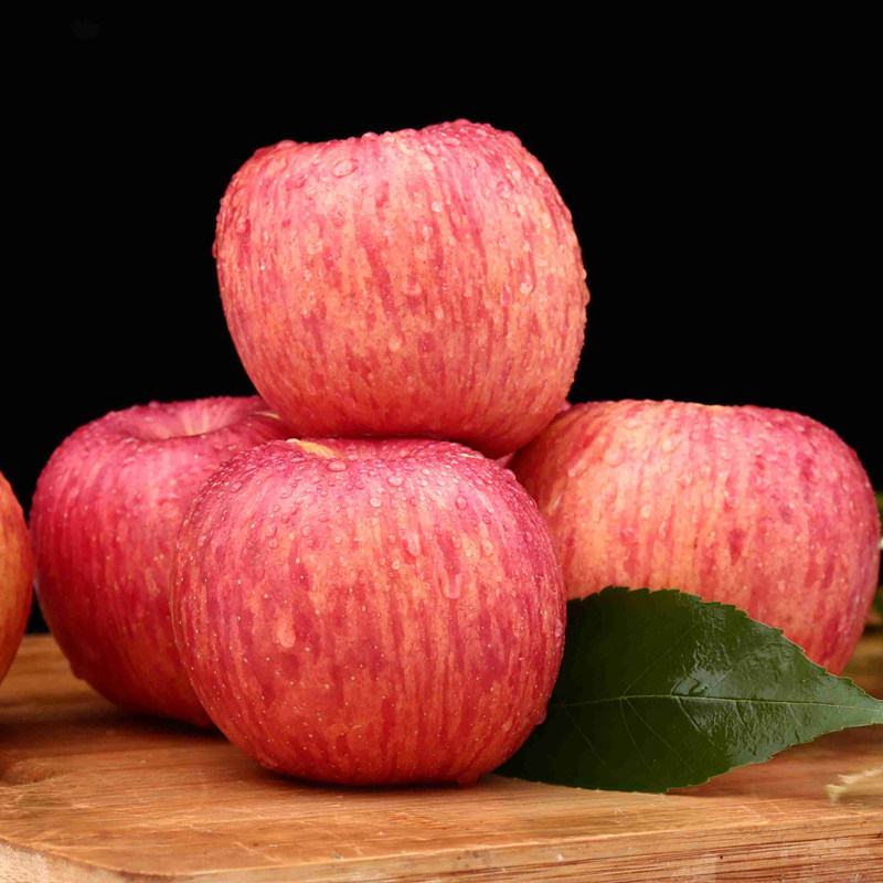  红色果园鲜苹果