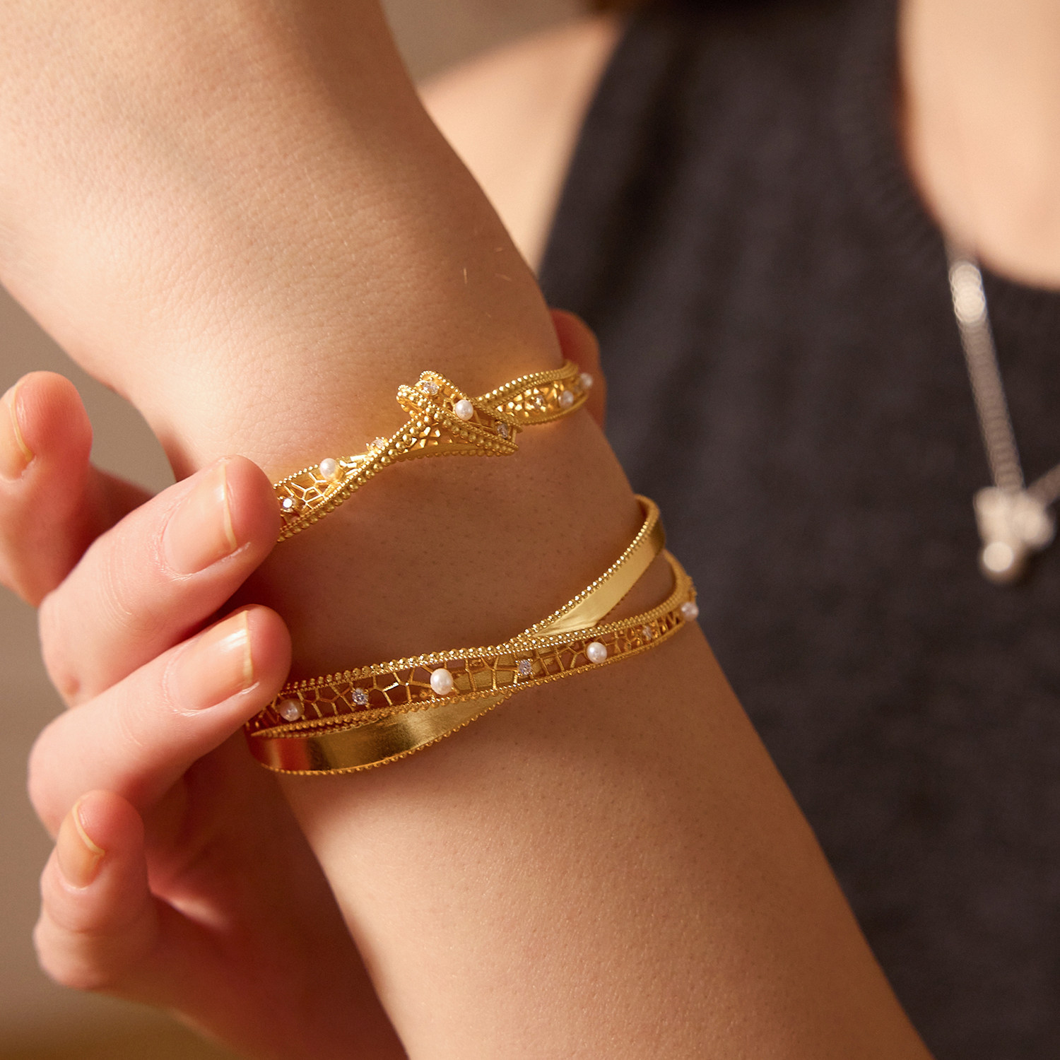 【新款】ARSIS纯真年代复古交织飘带手镯法式手饰轻奢高级感配饰,淘宝优惠券,粉丝福利购,淘宝优惠卷