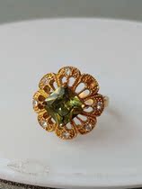 Dance and Tanggu playing with the rare green jewel K gold lady ring