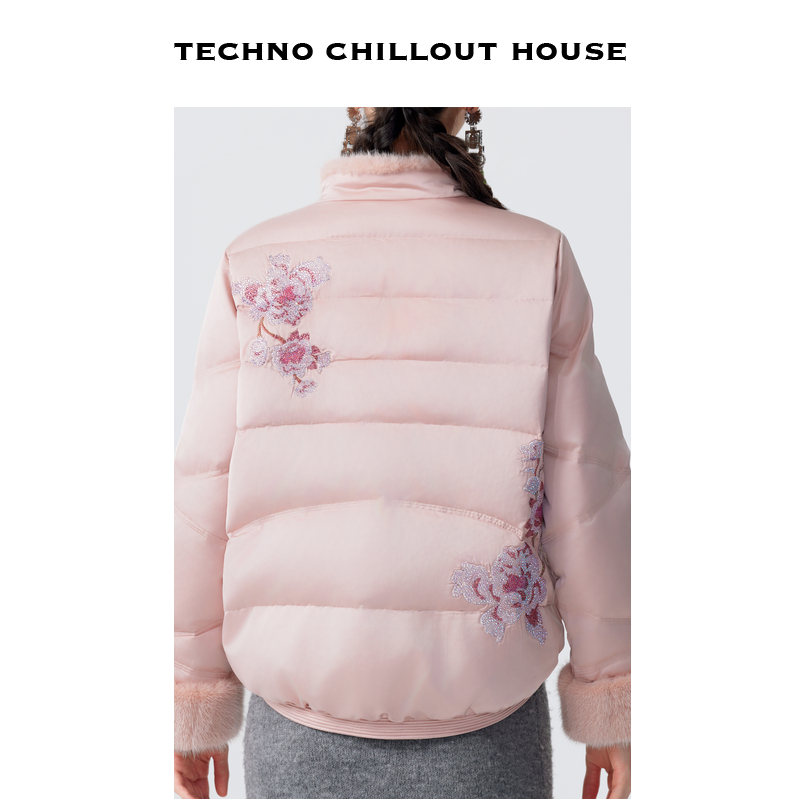 TCH新中式手缝钻梅花毛毛袖口短款羽绒服女秋冬新款T72D198016 - 图2