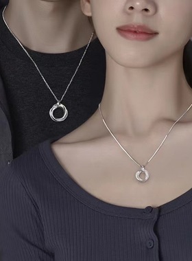 新闻女王佘诗曼文慧心同款项链