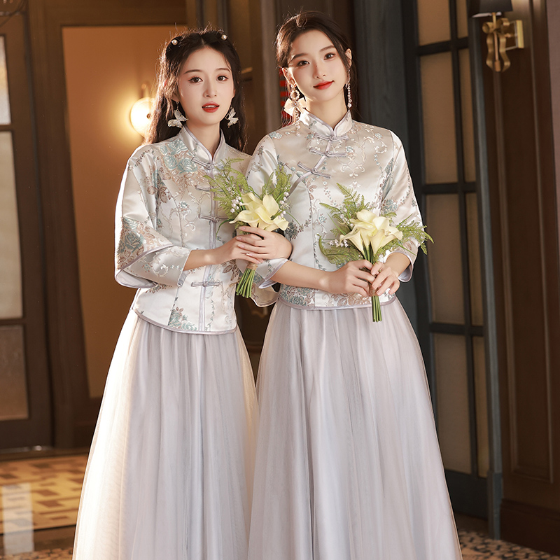 中式伴娘服女2024新款冬季大码姐妹团礼服秀禾服小个子缎面伴娘裙