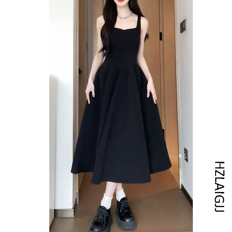 2024新款法式黑色吊带裙女赫本风气质大摆裙修身显瘦连衣裙两件套