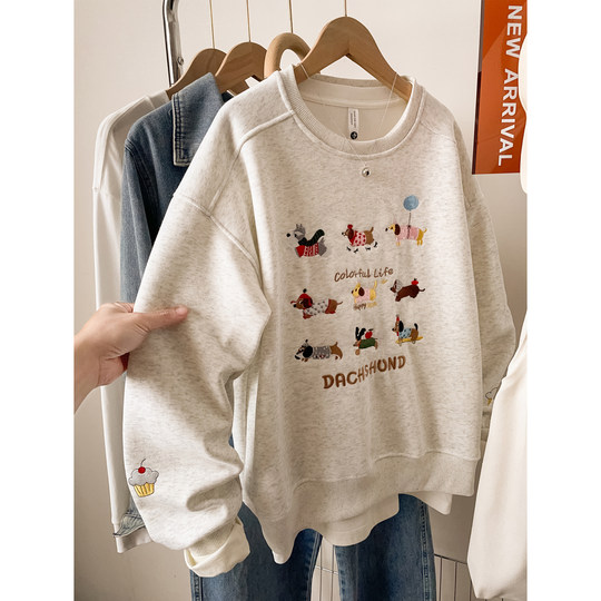 Female students' embroidered hooded sweatshirt