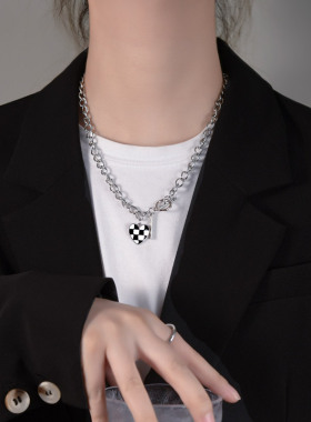 2021新款潮小众设计感韩国毛衣链棋盘格爱心吊坠项链女手链甜酷风