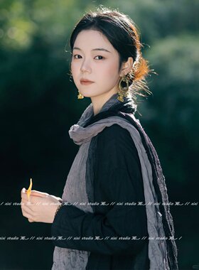 清冷感黑灰色渐变褶皱围巾围脖女
