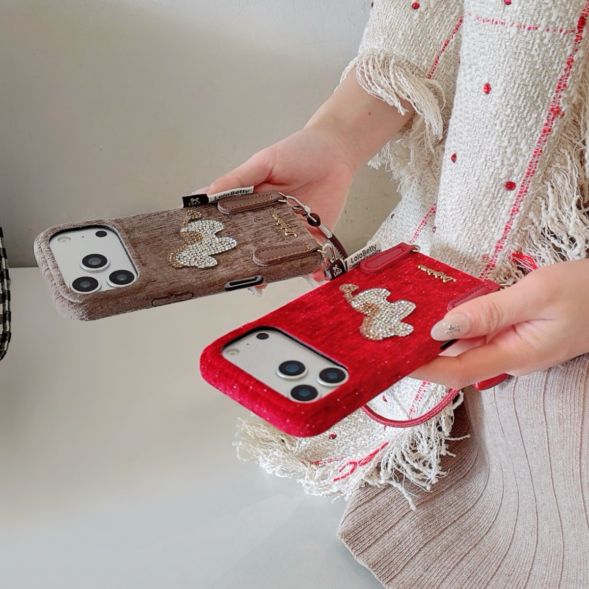 两色金丝绒亮片小马+挂爱心挂坠手提绳适用于苹果14时尚创意手机壳ins风新款17系列手机保护壳15pro手机保护,淘宝优惠券,粉丝福利购,淘宝优惠卷