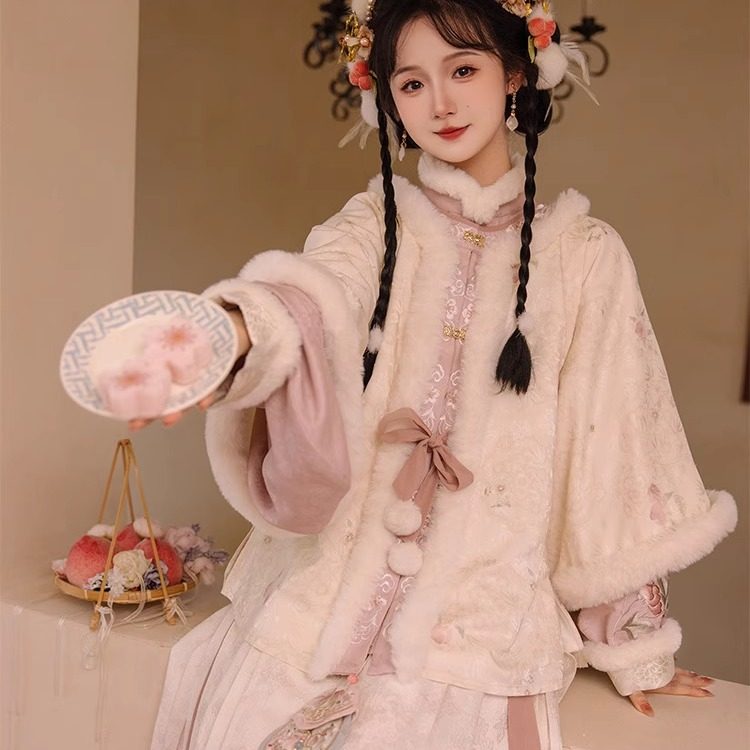 原创明制汉服女远山乔釉玉桃桃秋冬加绒比甲披肩配饰马面裙套装,淘宝优惠券,粉丝福利购,淘宝优惠卷