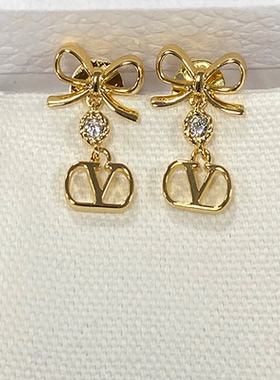 26新款V字轻奢蝴蝶结耳钉女金色水钻耳环高级感小众设计耳饰