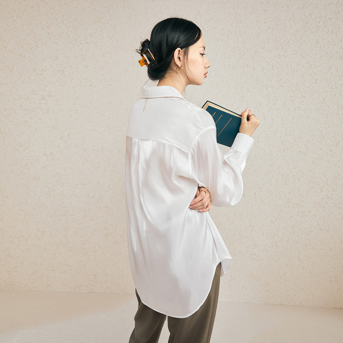 太平年鸟女装官方旗舰店乌白色衬衫 太平鸟慕淳衬衫