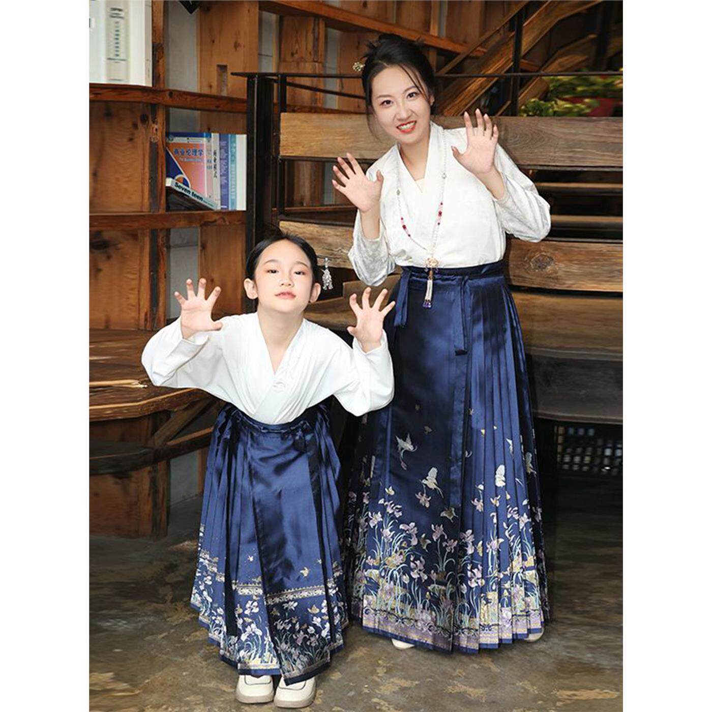 Weaving gold imitation makeup flower horse face skirt mother and daughter clothing