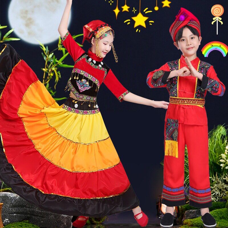 Colorful display of the Yi people during the July Torch Festival