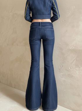 Women's low waisted flared jeans 深蓝色低腰修身喇叭牛仔裤女