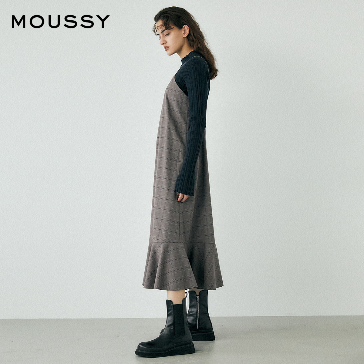 moussy奥莱 秋冬直筒荷叶下摆吊带连衣裙010EAB30-6590 - 图1