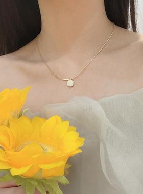 简约ins白色方形项链~小众高级感轻奢夏季新款百搭锁骨链颈链女