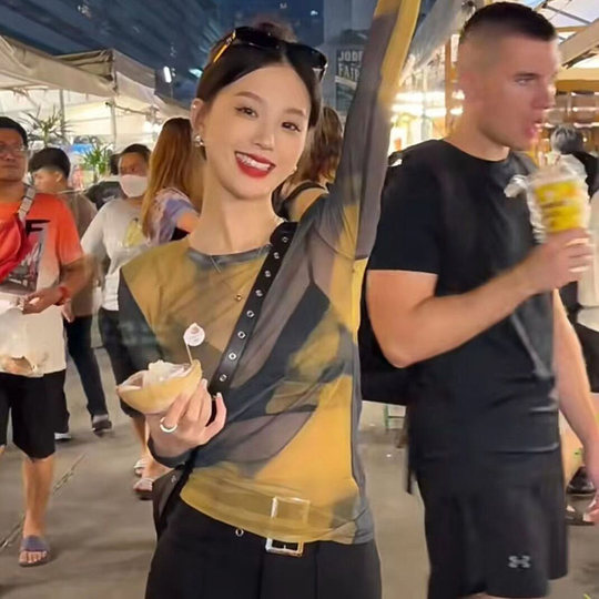 Lace half turtleneck slim French mesh base shirt