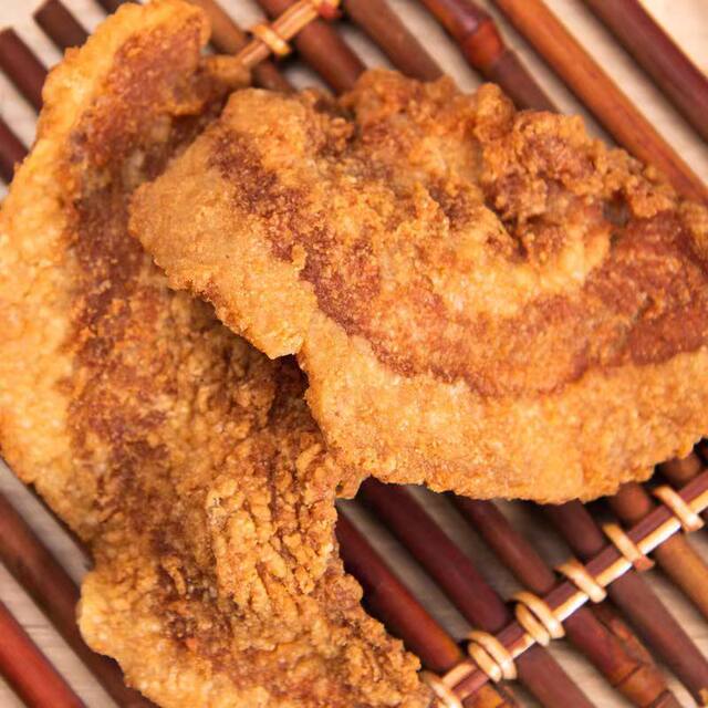 Dry-fried pork belly and lard residue, a specialty of Qingdao
