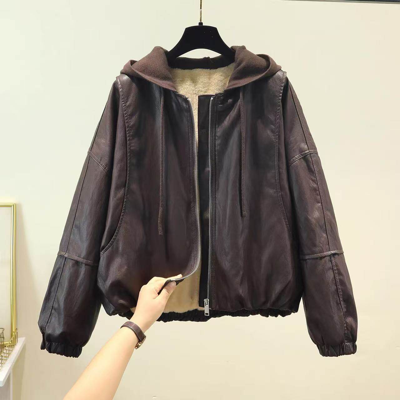 带帽加绒皮衣女士秋冬装新款时尚加厚宽松保暖机车服夹克短款外套,淘宝优惠券,粉丝福利购,淘宝优惠卷