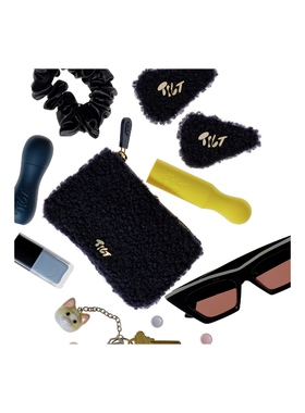 Tilt Beauty THE COMFY POUCH 化妆包 藏青色REVOLVE小众新款