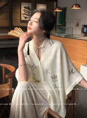 新中式清冷感米色印花针织披肩女