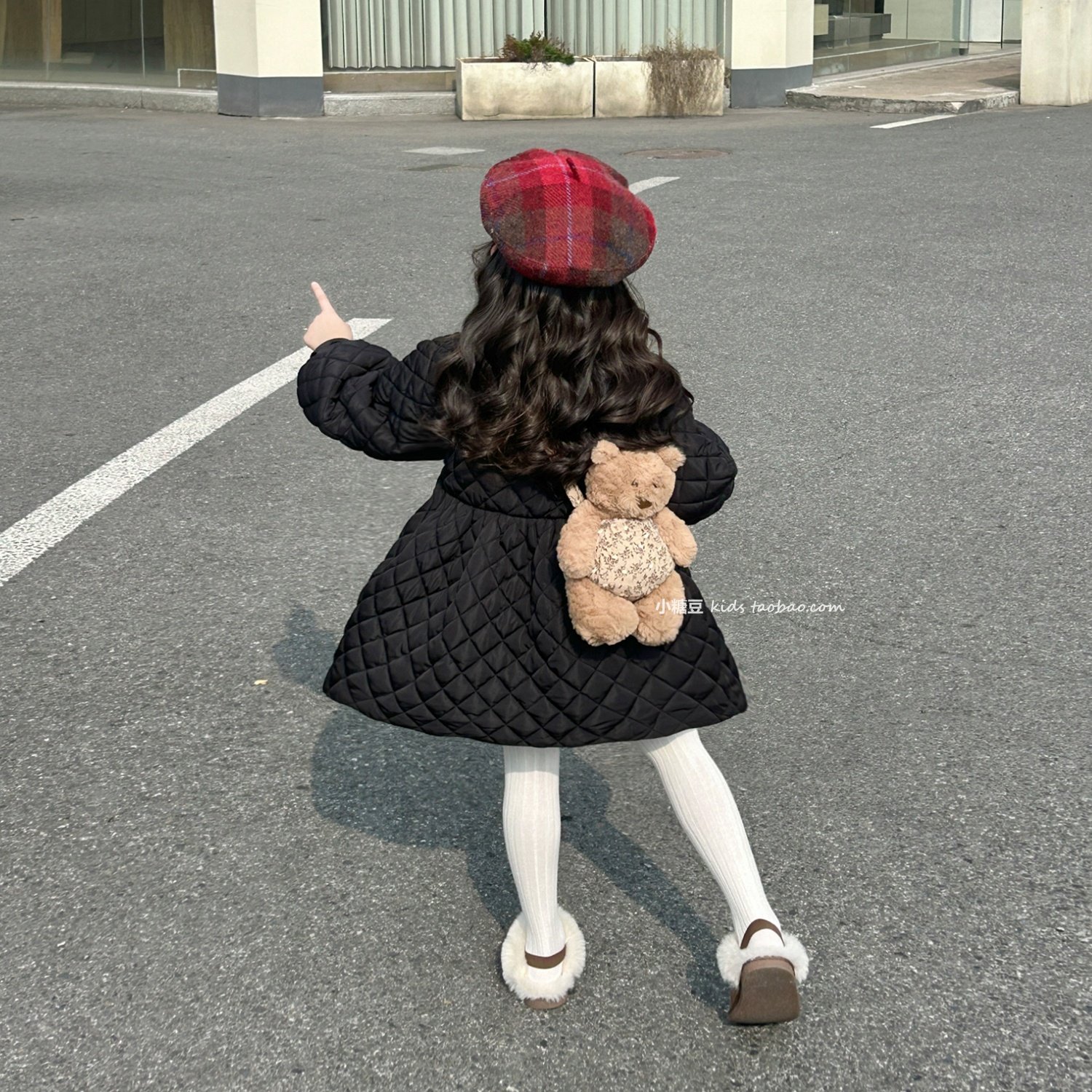 女童黑色菱格纹棉服连衣裙2025冬新款女孩加厚加绒保暖外套公主裙,淘宝优惠券,粉丝福利购,淘宝优惠卷