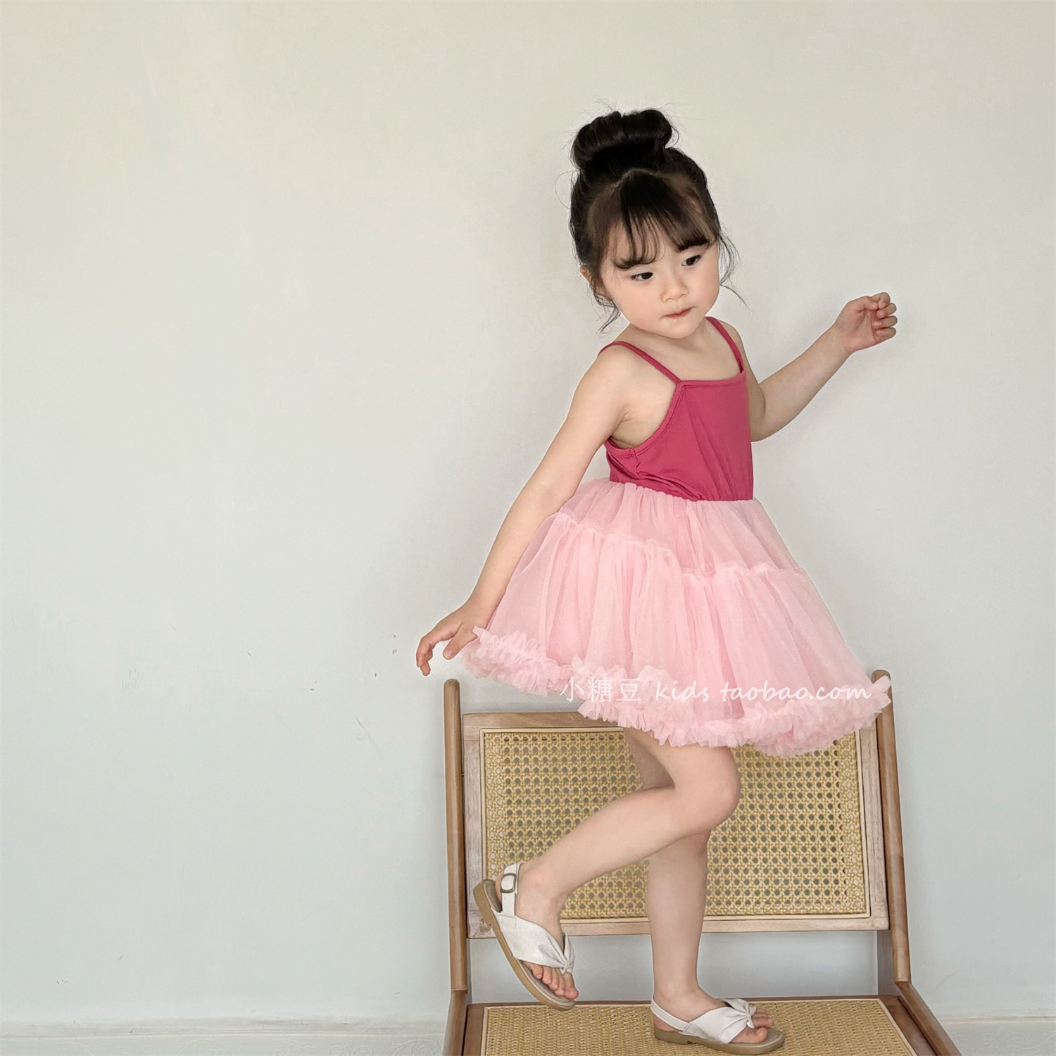女童蓬蓬公主裙吊带网纱裙2024夏季新款女孩洋气表演舞蹈裙连衣裙