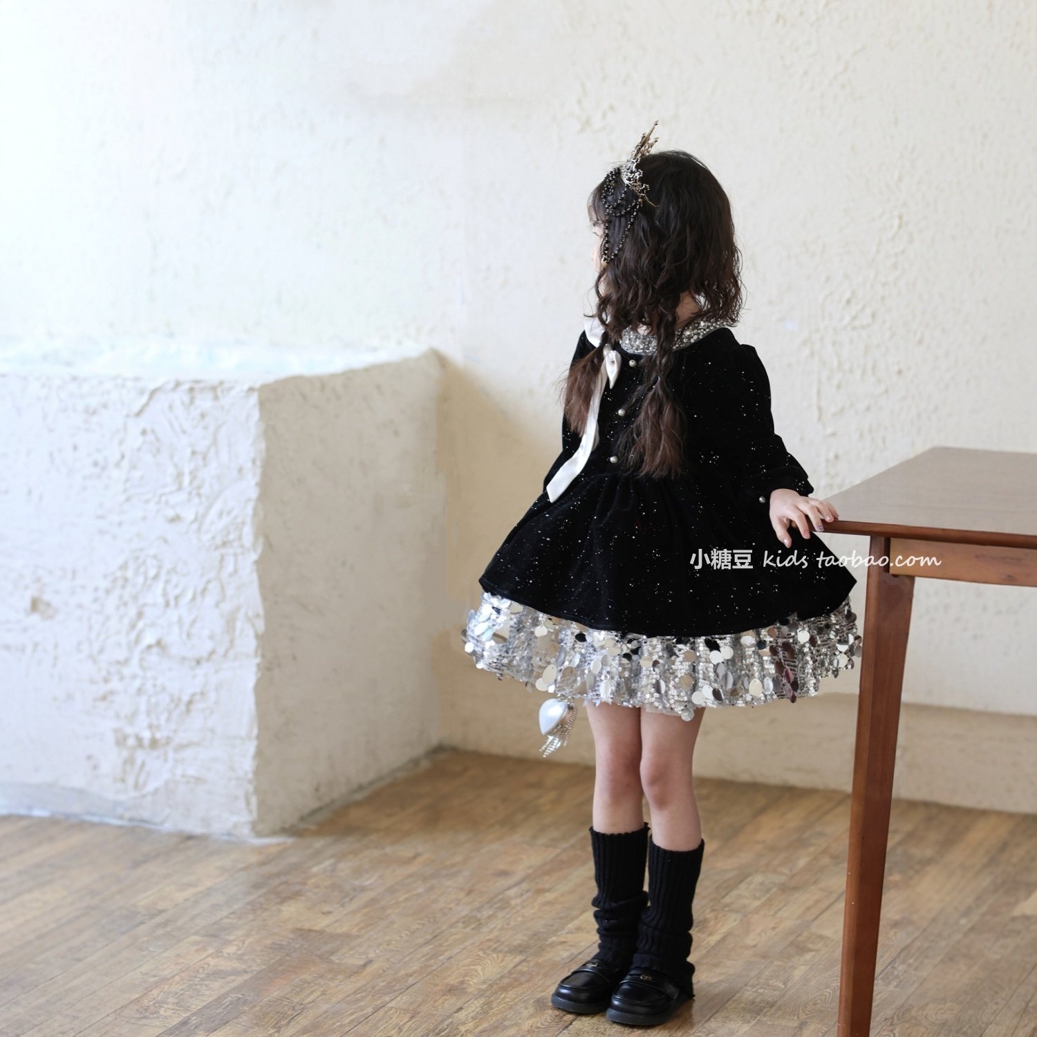 女童加绒黑色闪闪丝绒亮片连衣裙2025冬季新款女孩表演新年公主裙,淘宝优惠券,粉丝福利购,淘宝优惠卷