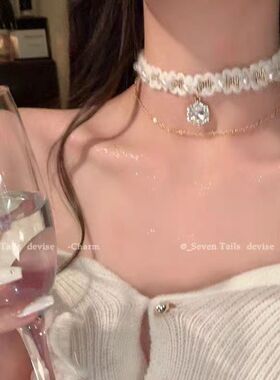 在逃公主情侣氛围感奶乎乎雪花项链轻奢个性设计圣诞锁骨链潮