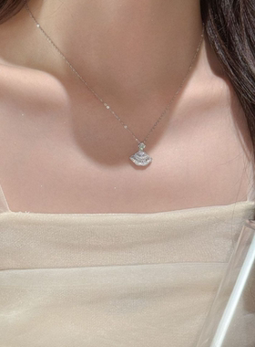 爆闪满钻小雪松项链女款高级感轻奢小众设计小裙子锁骨链