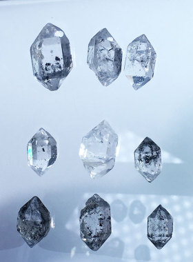 天然亮皮黑白闪灵钻散墨透体彩虹黑帽子糖心吊坠锁骨链装饰品挂件