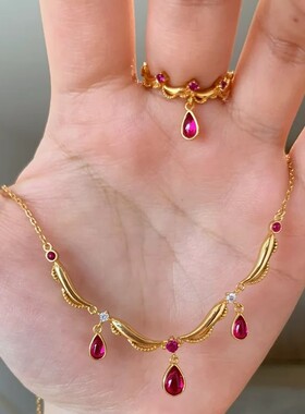 黄金色蕾丝皇冠红宝水滴流苏戒指女复古轻奢高级感仿石榴石指环