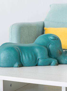 之美铜犀牛可爱风仿真电视柜摆件