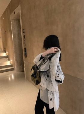 现货seeubye小众设计品牌复古艺术感印花桑蚕丝三角巾披肩围巾