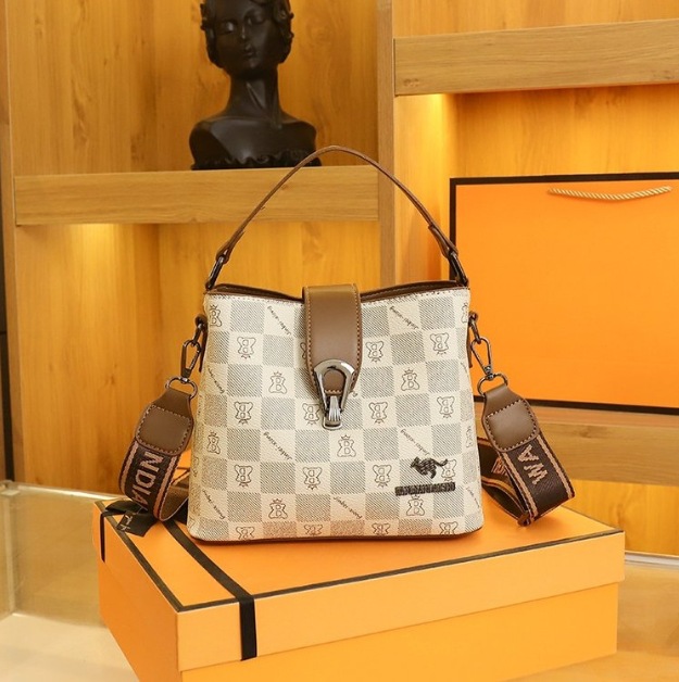 高级感水桶包包女2025夏季新款经典百搭单肩包小众设计手提斜挎包 - 图0