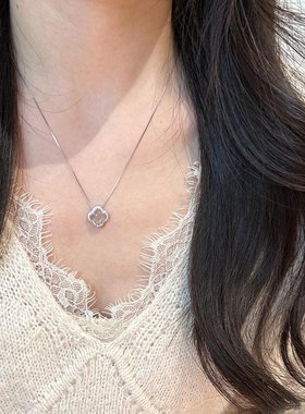 新中式清冷感银色玉髓四叶花项链