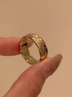 小香风爆闪宽版闪钻菱格戒指轻奢