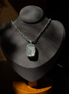 GEROCHRISTO浮雕花朵宝石吊坠